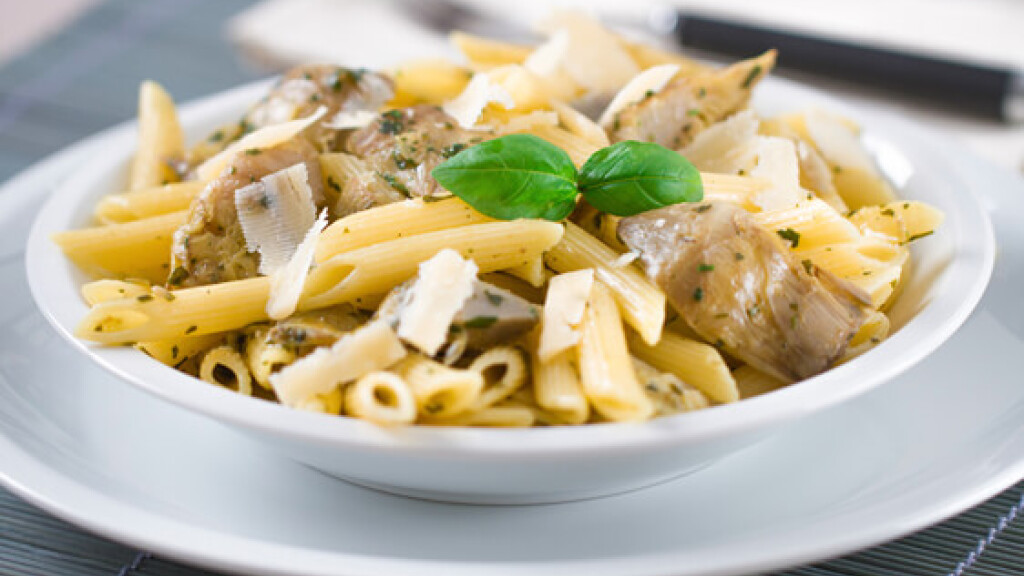 Pasta con Carciofi Moretti e scaglie di Parmigiano Reggiano - pasta-carciofi-e-scaglie-di-parmigiano