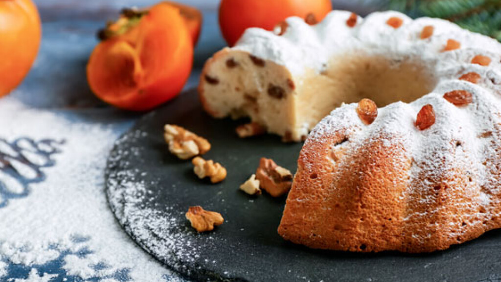 Ciambella con cachi loto, uvetta e noci - ciambella-cachi