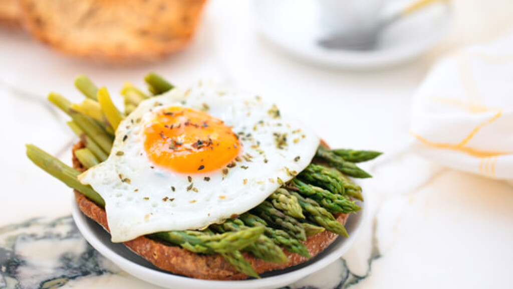 Friselle con Asparagi e uova - frisella-asparagi-uova