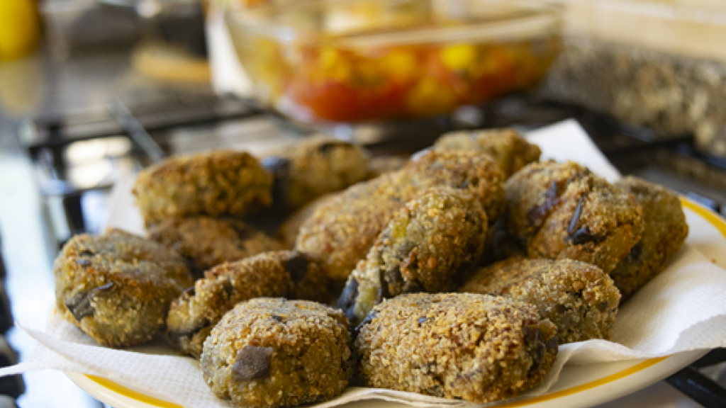 Polpette di melanzane fritte - ricetta-polpette-di-melanzane