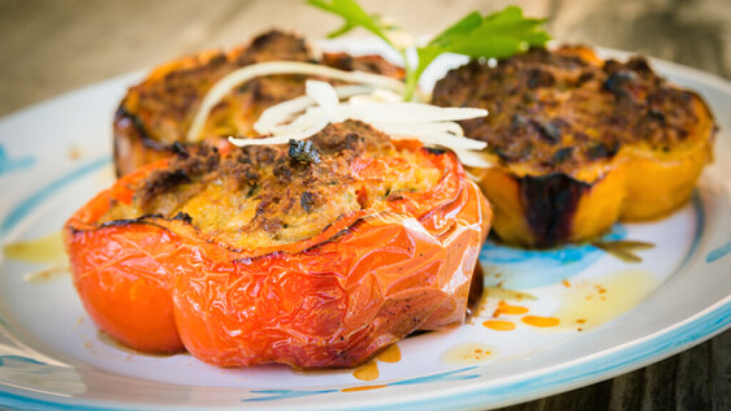 Peperoni ripieni di salsiccia al forno - Peperoni ripieni al forno