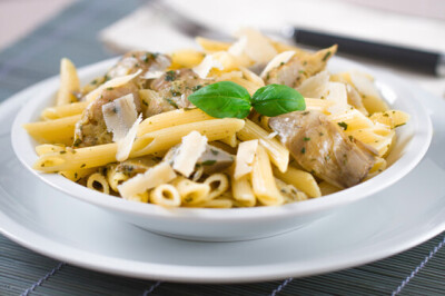 Pasta con Carciofi Moretti e scaglie di Parmigiano Reggiano