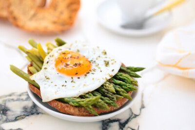 Friselle con Asparagi e uova - frisella-asparagi-uova