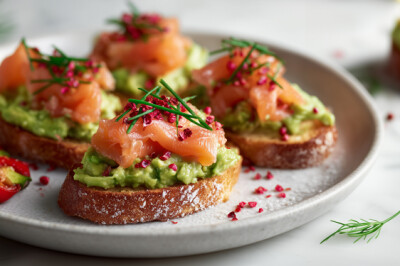 Crostini con Guacamole di Avocado e Salmone - crostino-avocado-salmone