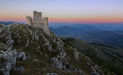 Rocca Calascio: cosa vedere sul Gran Sasso in Abruzzo - Rocca Calascio: cosa vedere sul Gran Sasso in Abruzzo