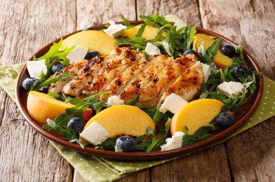 Insalata con fesa di tacchino e frutta - insalata-estiva-fesa-tacchino-frutta